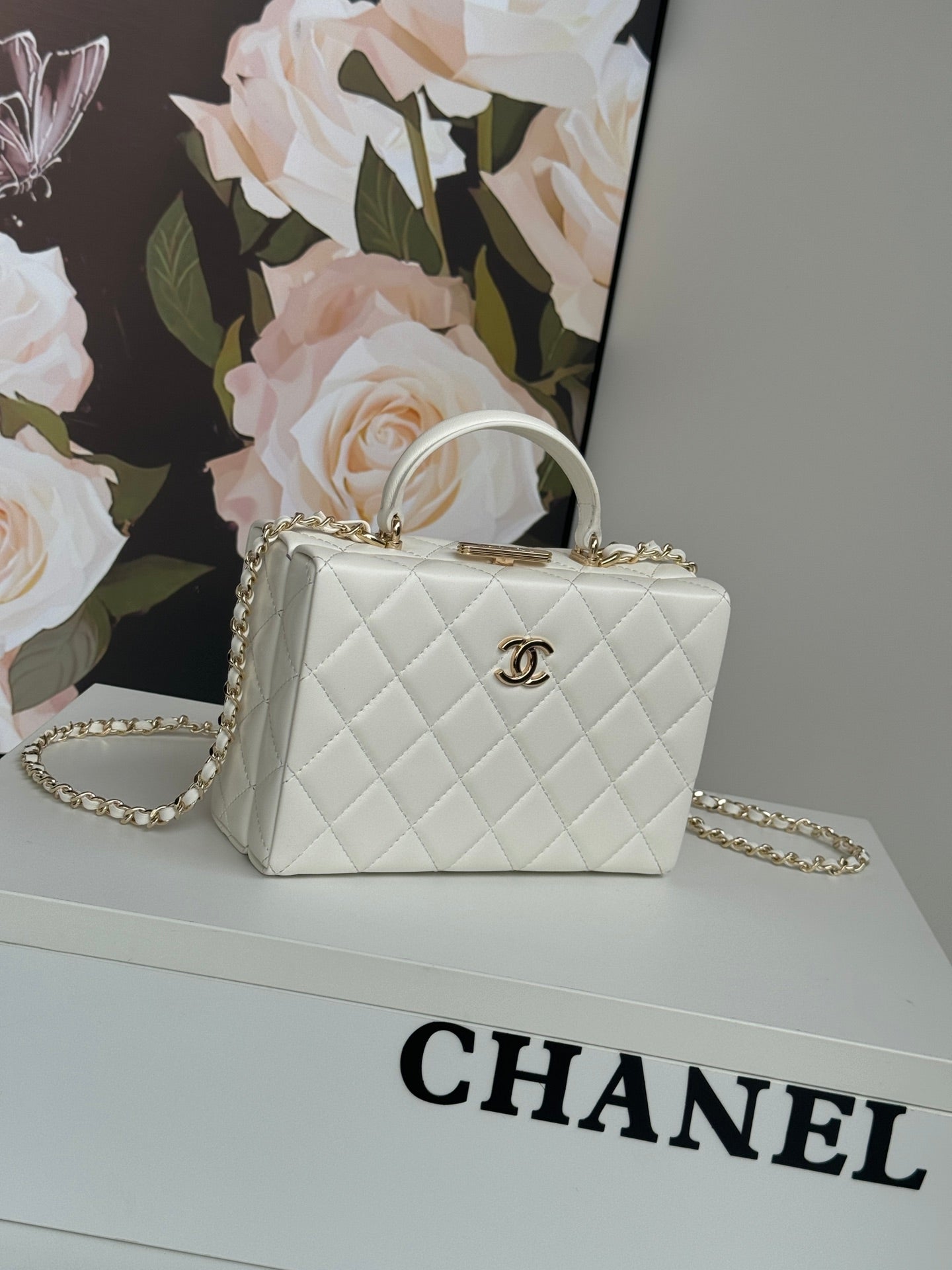 SMALL BOX BAG 18 IN WHITE LAMBSKIN GOLD HARDWARE mysite