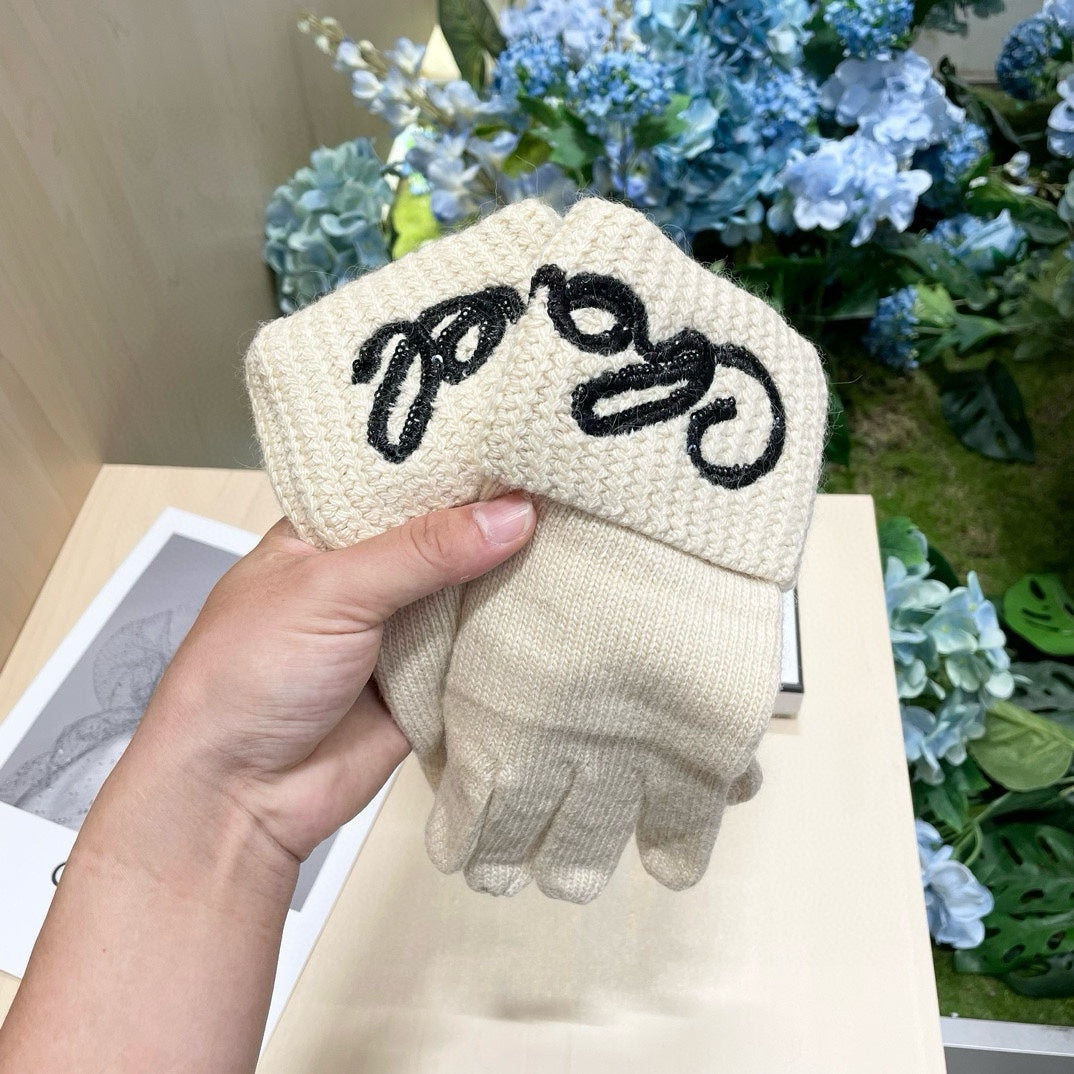 GLOVES IN BEIGE WOOL WITH BLACK LOGO 465775 mysite