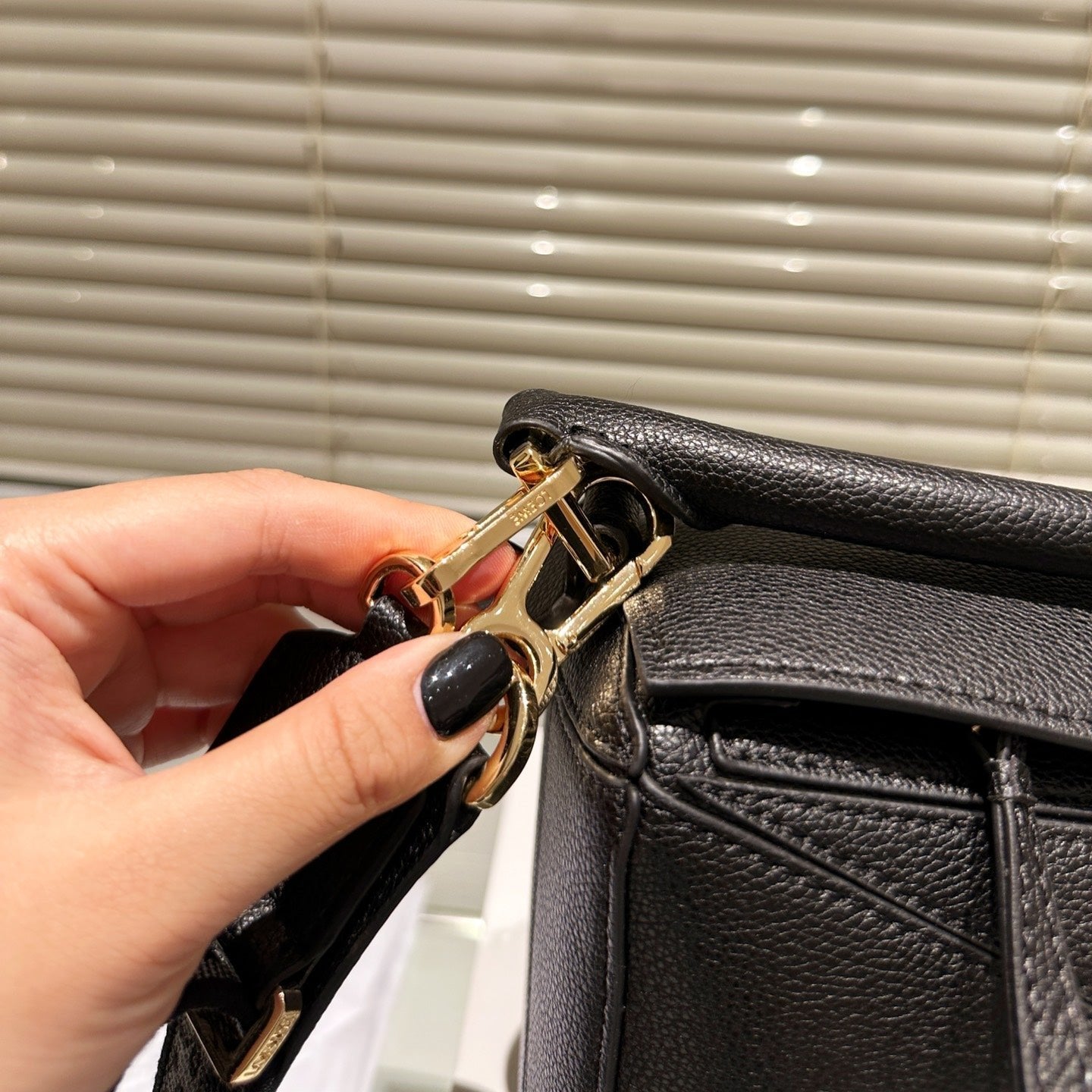 LOE MEDIUM 25 PUZZLE BAG IN BLACK GRAINED CALFSKIN mysite