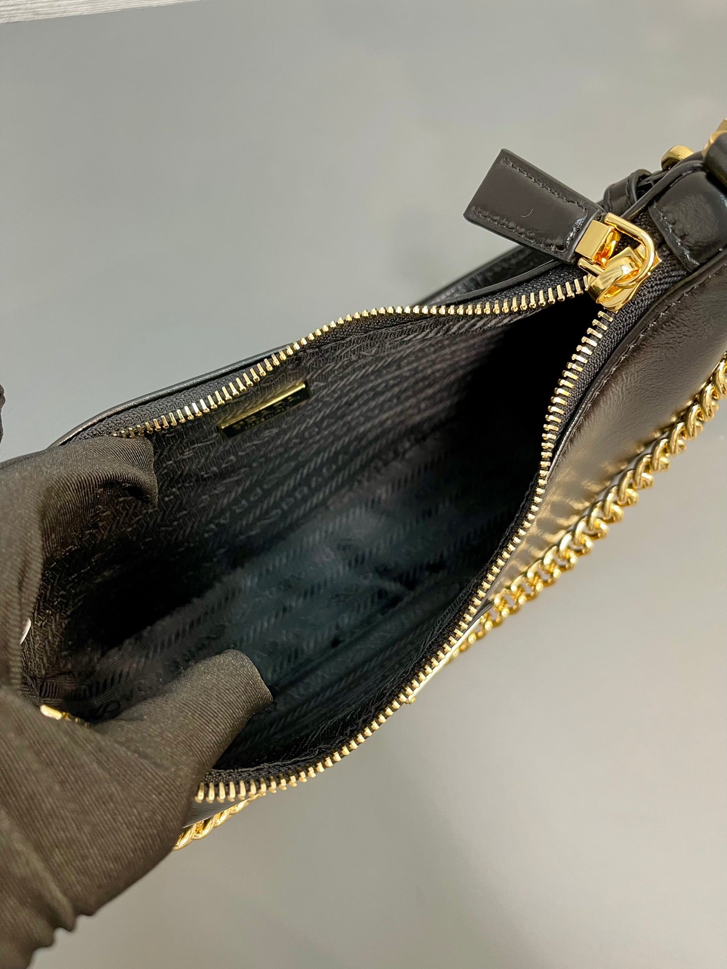 HOBO BAG 23 IN BLACK PATENT NAPPA LAMBSKIN GOLD HARDWARE mysite