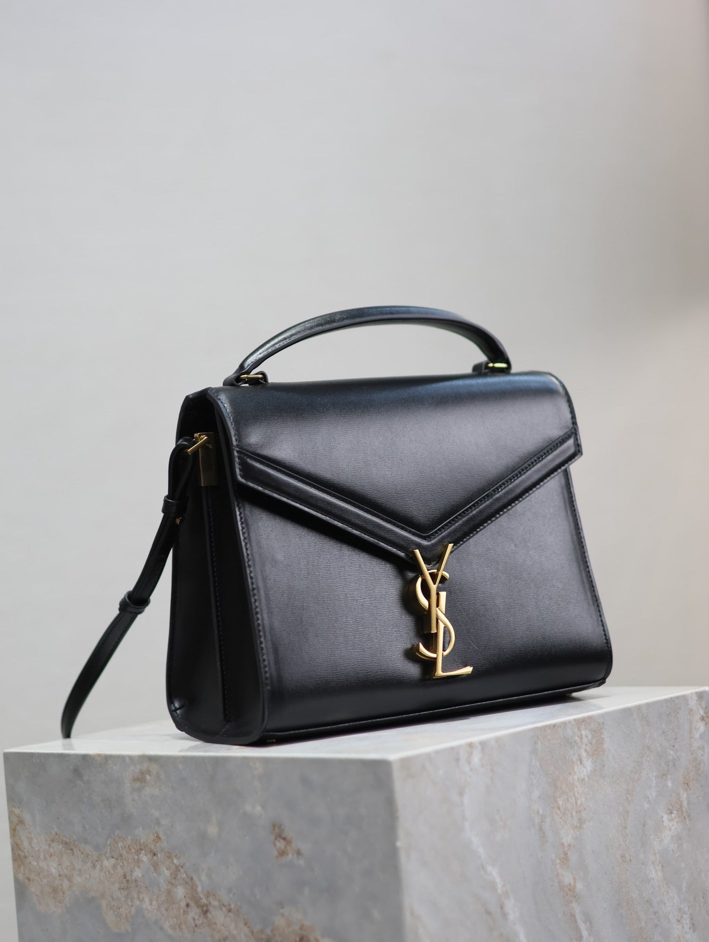CASSANDRA TOP HANDLE BAG 24 IN BLACK SMOOTH LAMBSKIN GOLD HARDWARE mysite