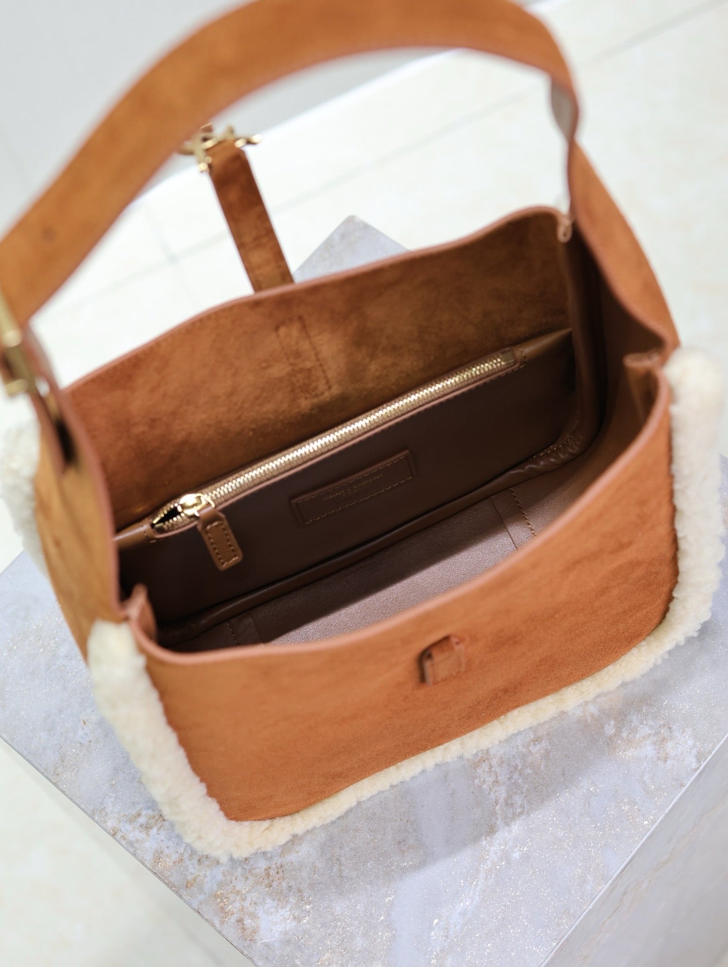 LE 5 À 7 SMALL SUPPLE 23 IN AMBER ORANGE SUEDE AND WHITE LAMB FUR TRIM mysite