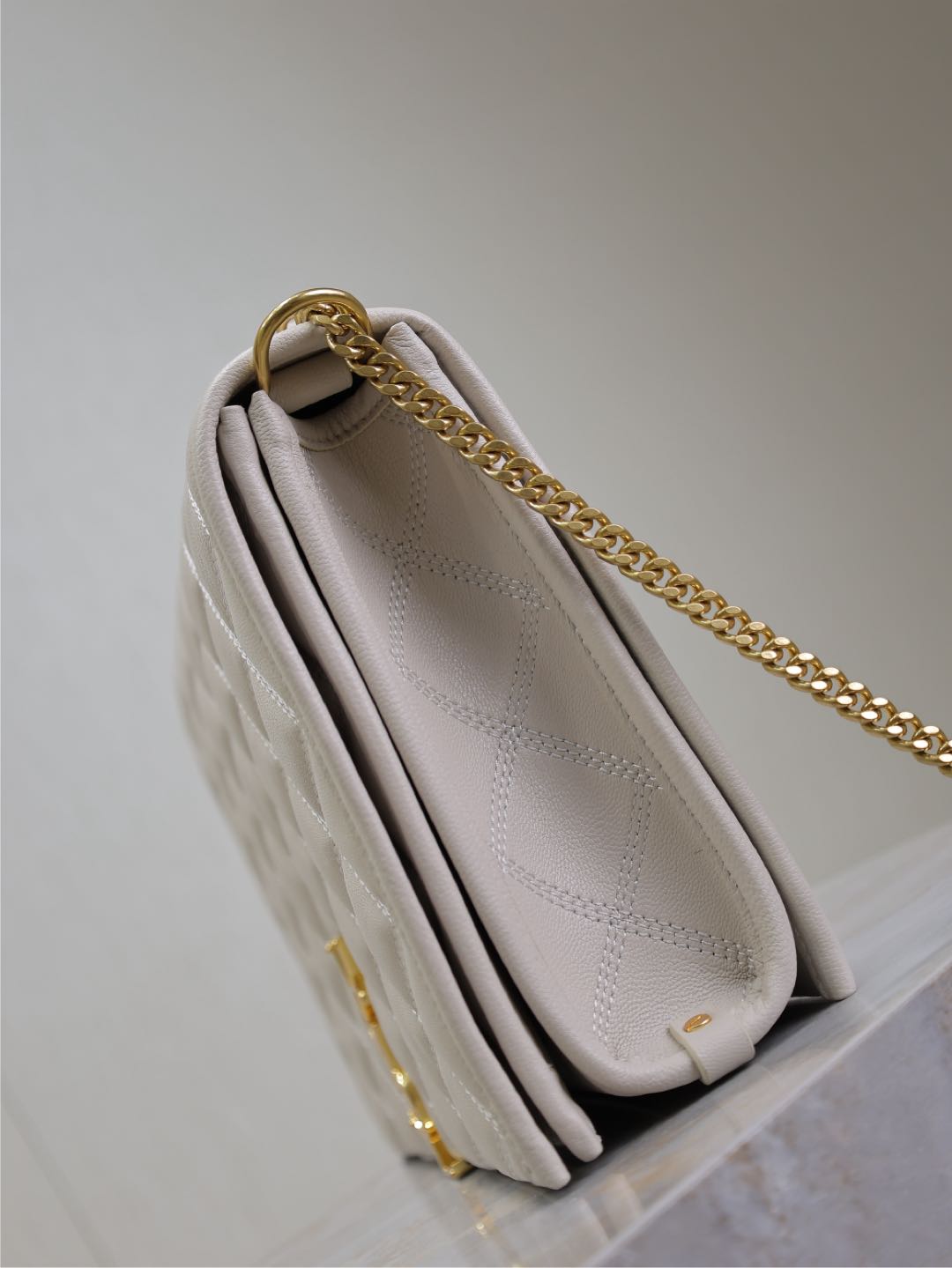 BECKY 26 IN WHITE QUILTED LAMBSKIN GOLD HARDWARE mysite