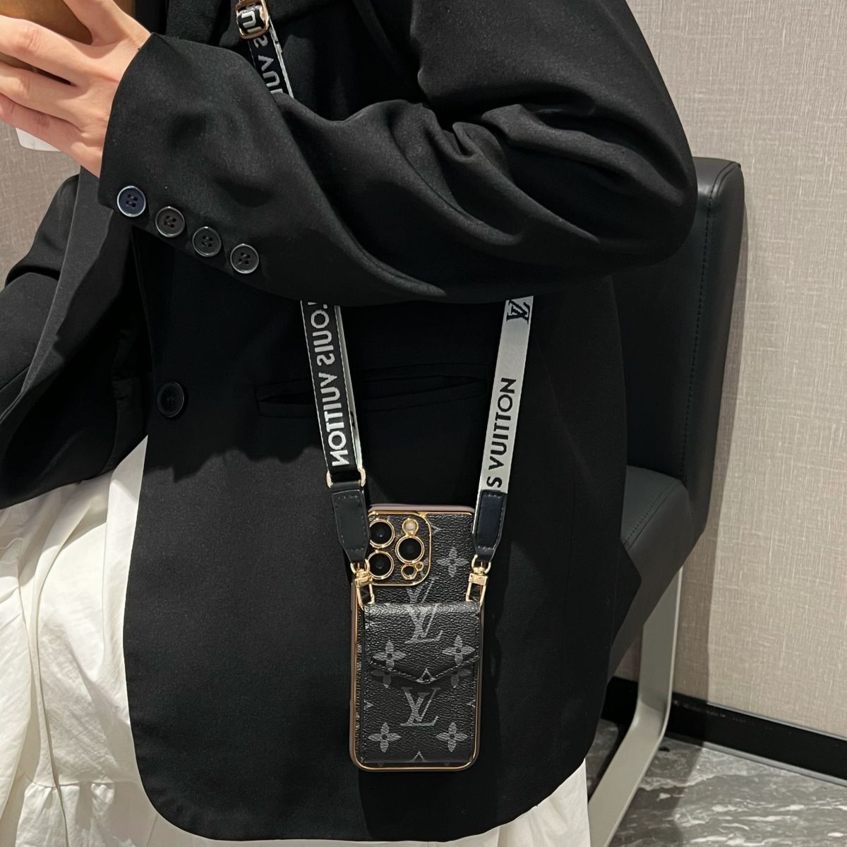 Premium Leather iPhone Case: Integrated Wallet & Detachable Strap1 mysite