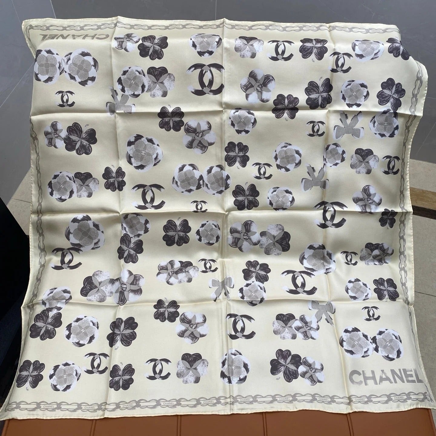 CHANEL 25S SCARF 90 IN SILK 703655 mysite
