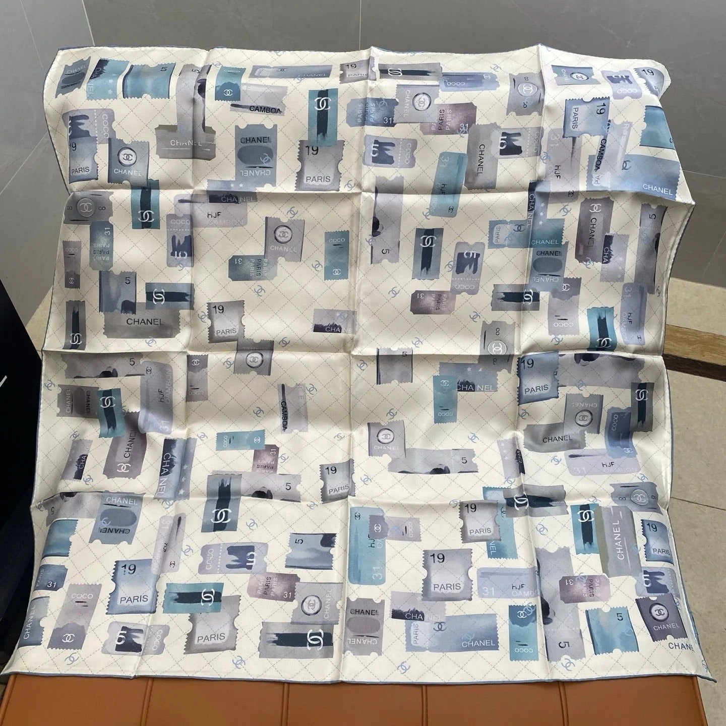 CHANEL 25S SCARF 90 IN SILK 703698 mysite