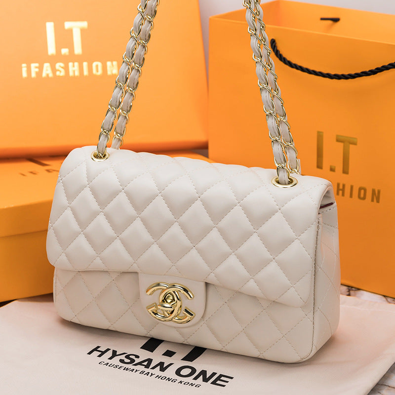 Chanel ℂ𝔽 𝗖𝗹𝗮𝘀𝘀𝗶𝗰 𝗙𝗹𝗮𝗽 in Black Lambskin mysite