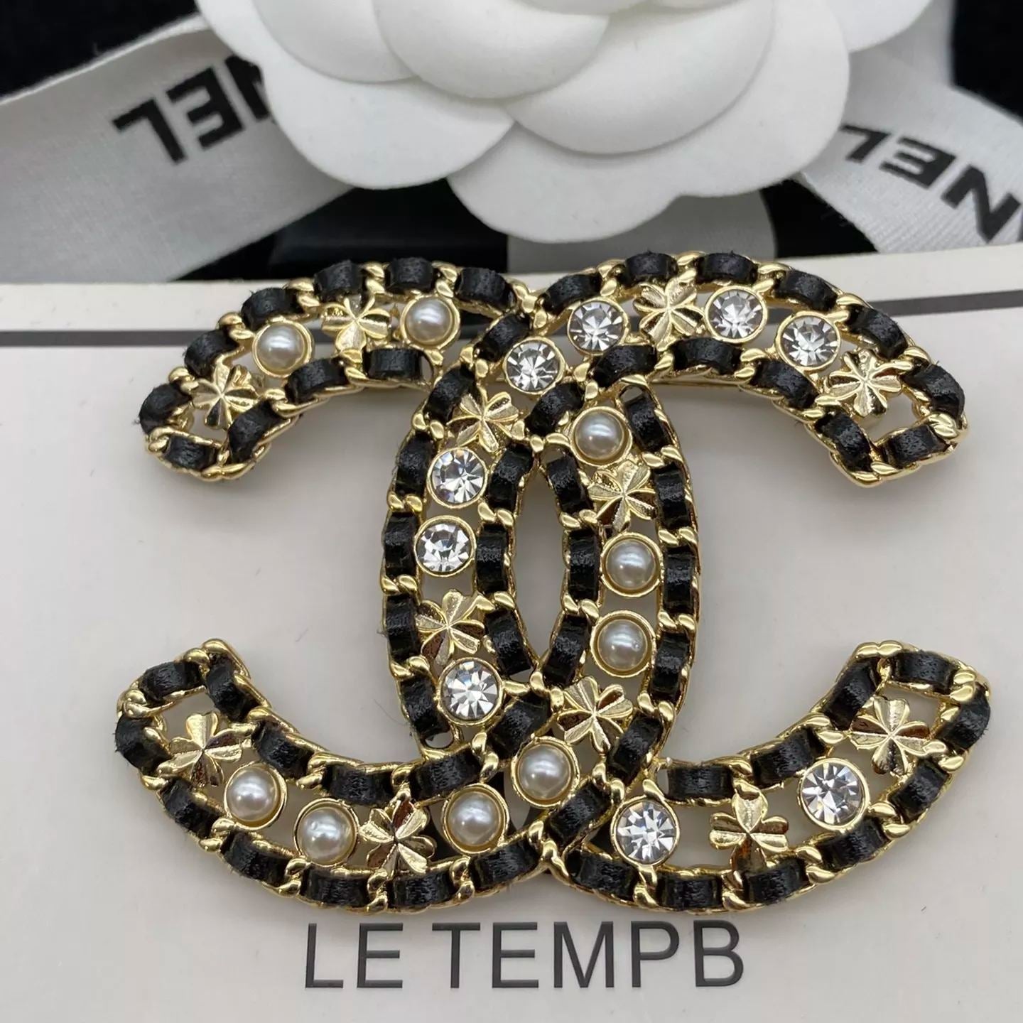 Lucky Clover Leather Brooch mysite