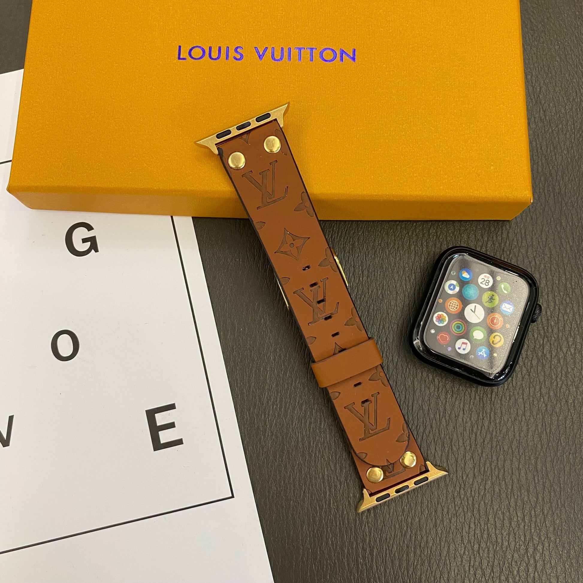 Bracelet de rechange Apple avec décoration en rivets et monogramme en relief WATCH BANDS mysite