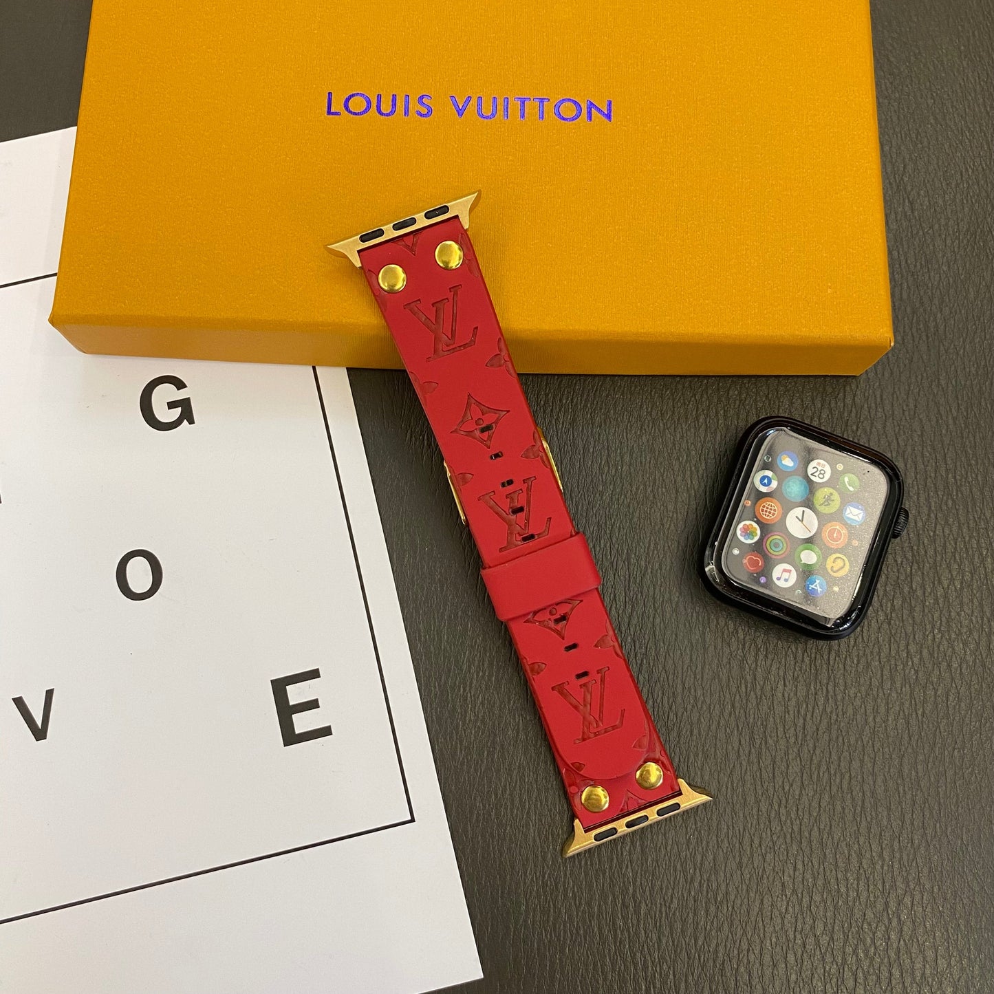 Bracelet de rechange Apple avec décoration en rivets et monogramme en relief WATCH BANDSs-1 mysite