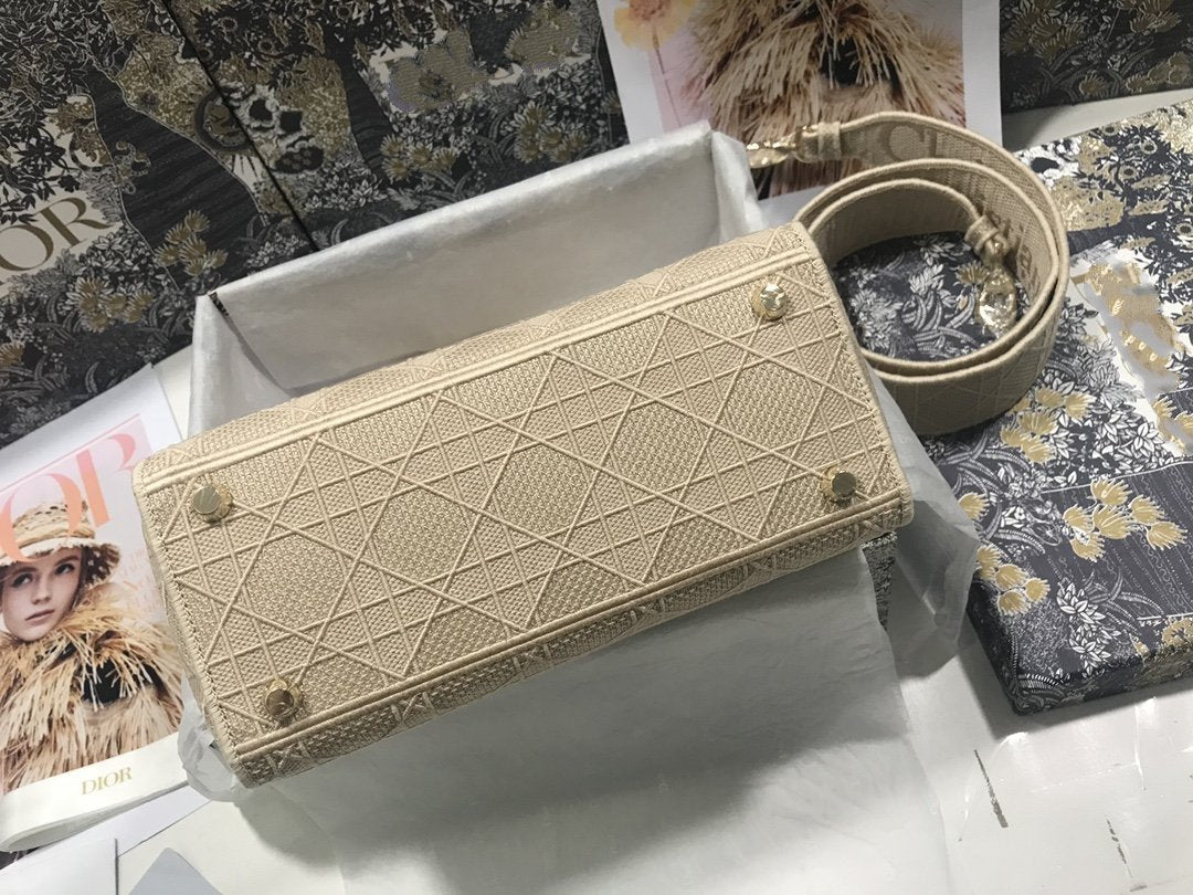 MEDIUM LADY D-LITE BEIGE CANNAGE EMBROIDERY mysite