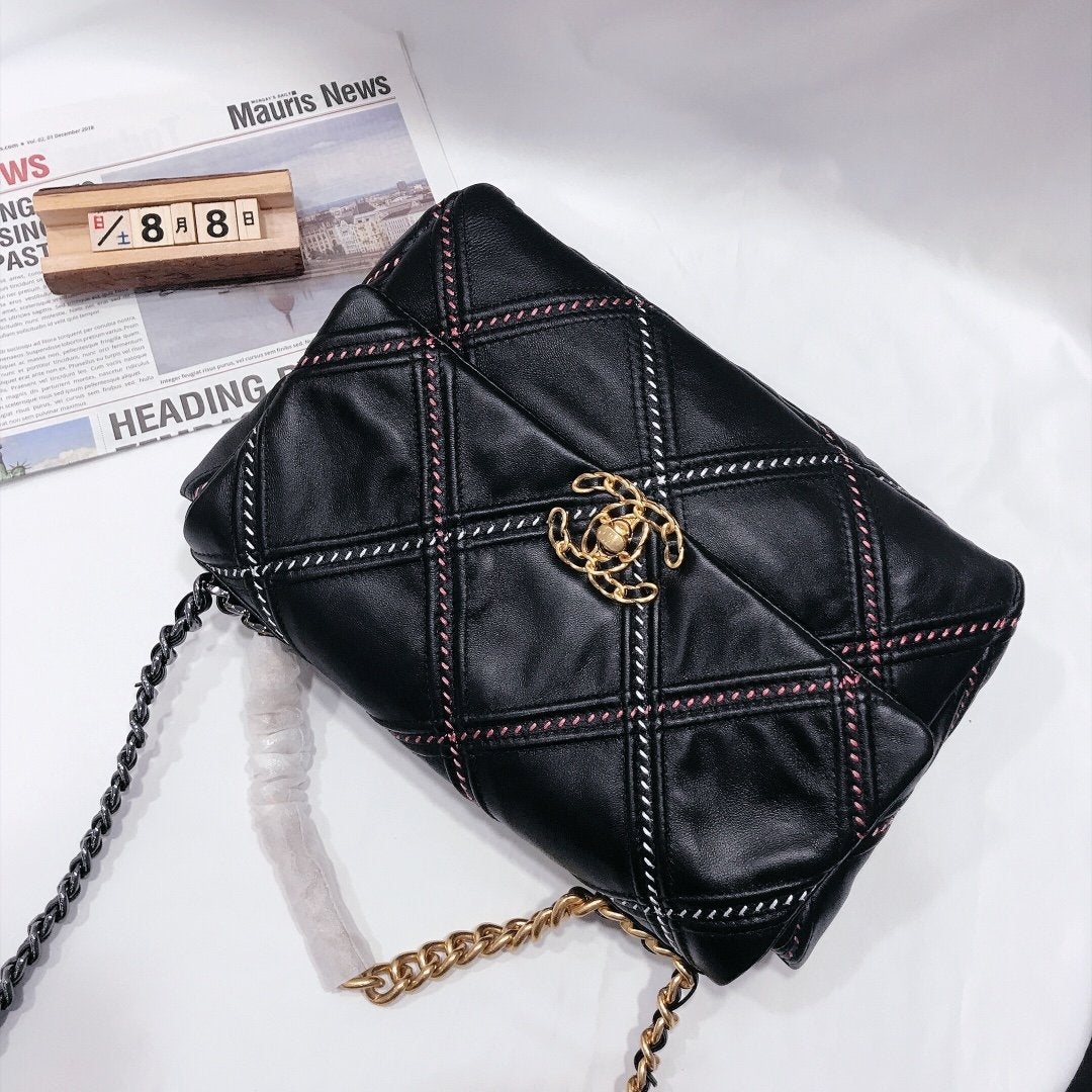 19 FLAP BAG 30CM BLACK QUILTED mysite