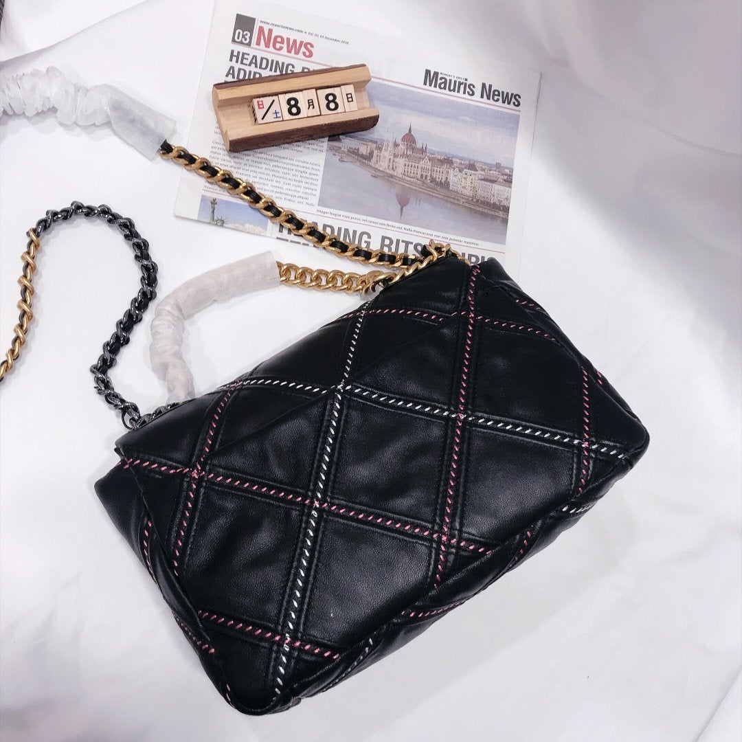 19 FLAP BAG 30CM BLACK QUILTED mysite