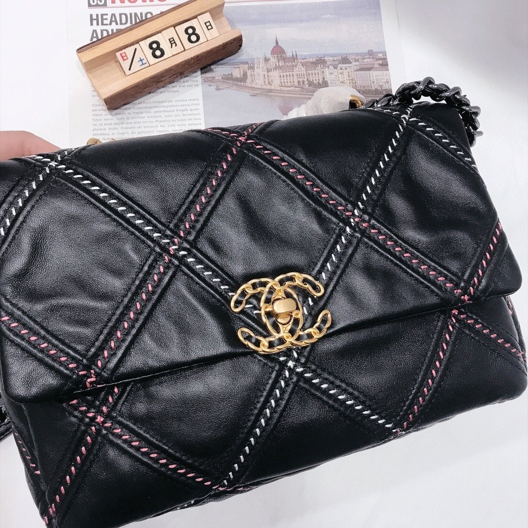 19 FLAP BAG 30CM BLACK QUILTED mysite