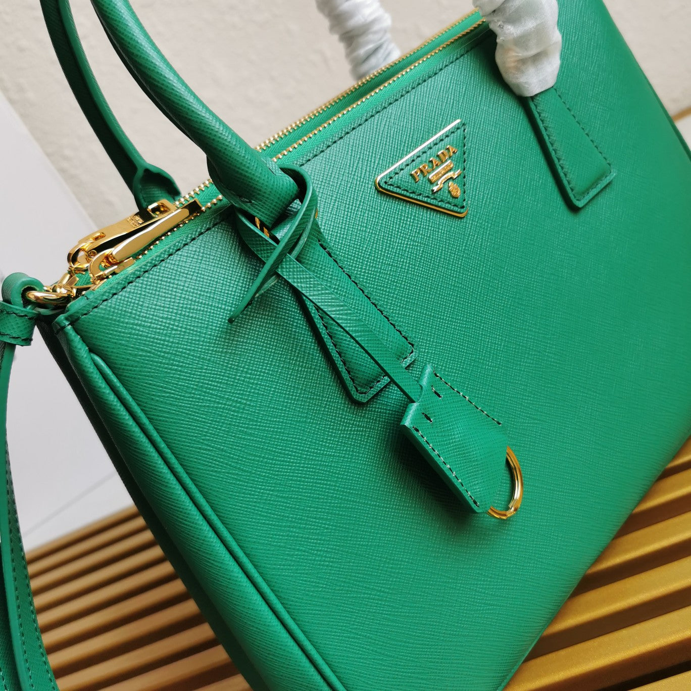 MEDIUM GALLERIA 28 GREEN SAFFIANO LEATHER mysite