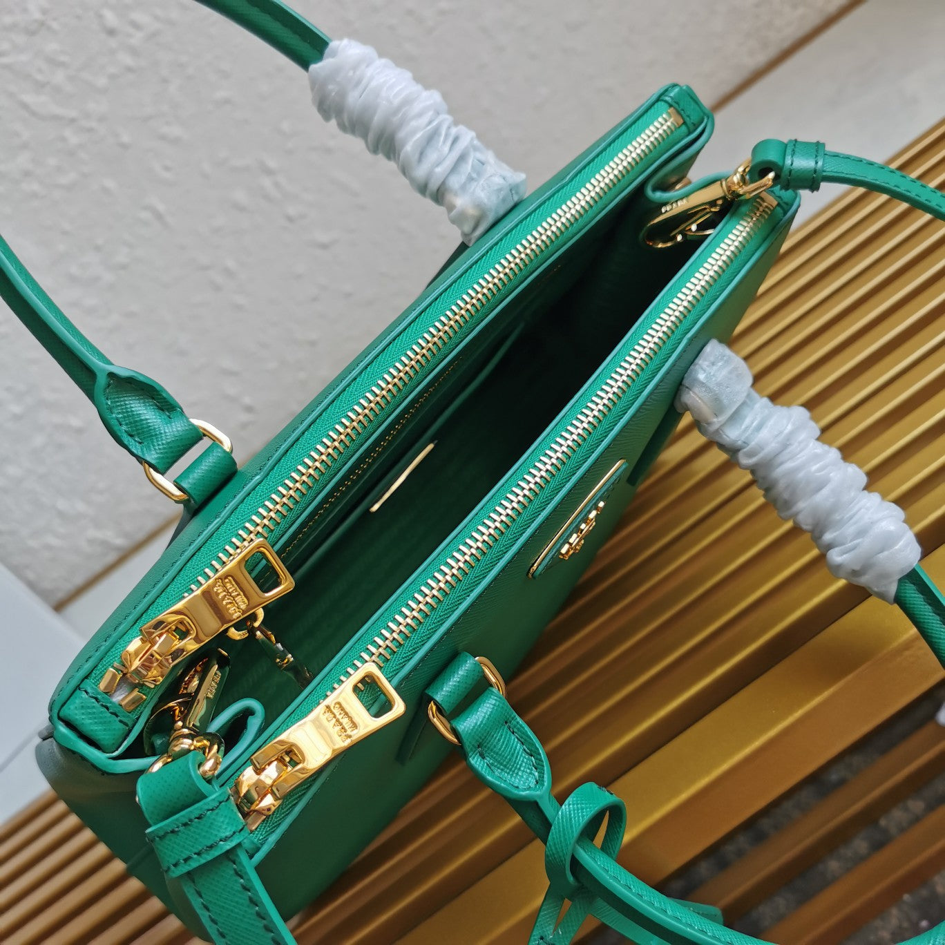 MEDIUM GALLERIA 28 GREEN SAFFIANO LEATHER mysite