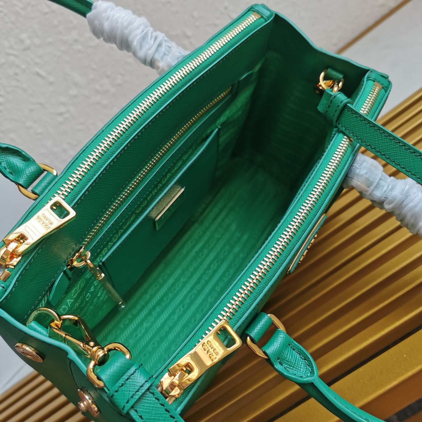 MEDIUM GALLERIA 28 GREEN SAFFIANO LEATHER mysite