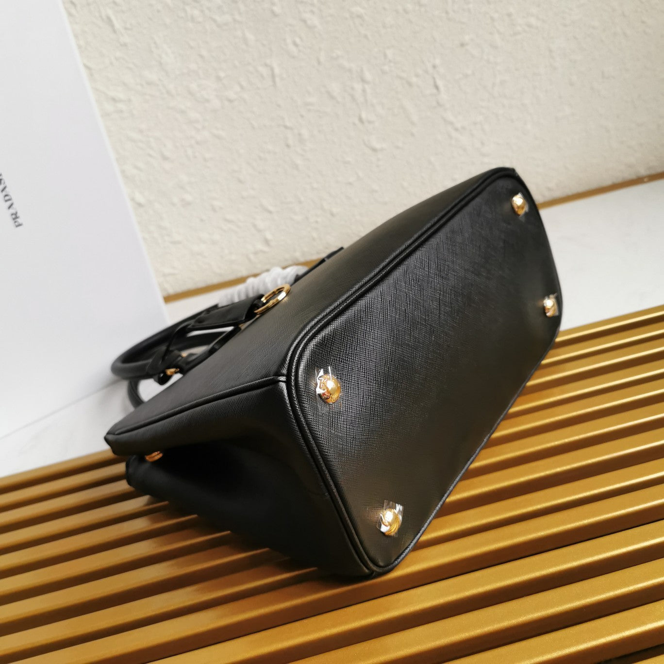 MEDIUM GALLERIA 28 BLACK SAFFIANO LEATHER mysite