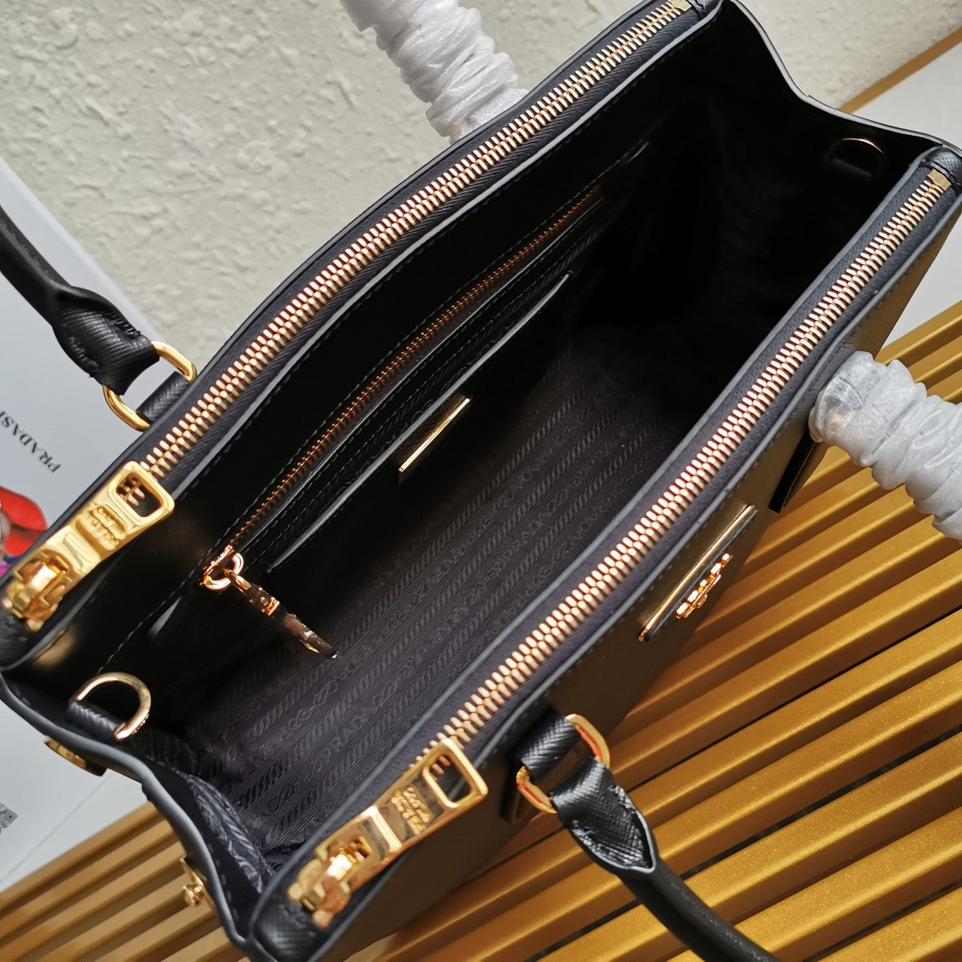 MEDIUM GALLERIA 28 BLACK SAFFIANO LEATHER mysite