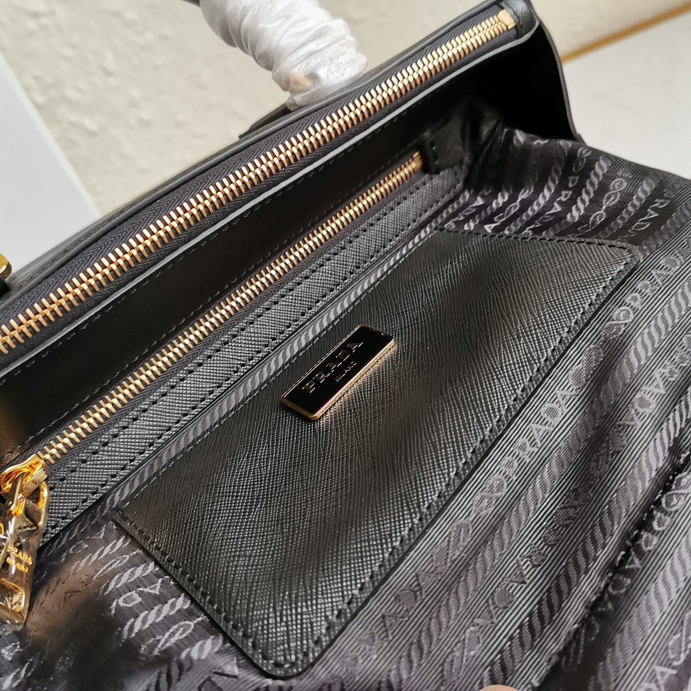MEDIUM GALLERIA 28 BLACK SAFFIANO LEATHER mysite