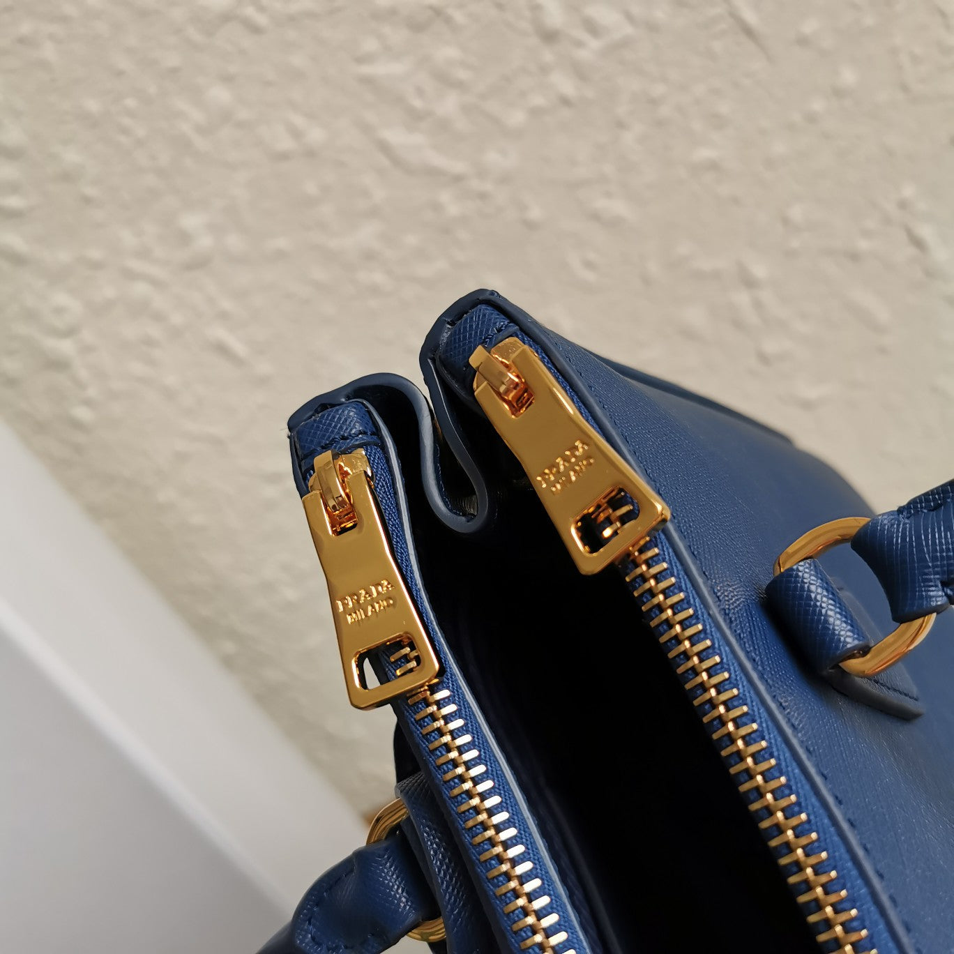 MEDIUM GALLERIA 28 BLUE SAFFIANO LEATHER mysite