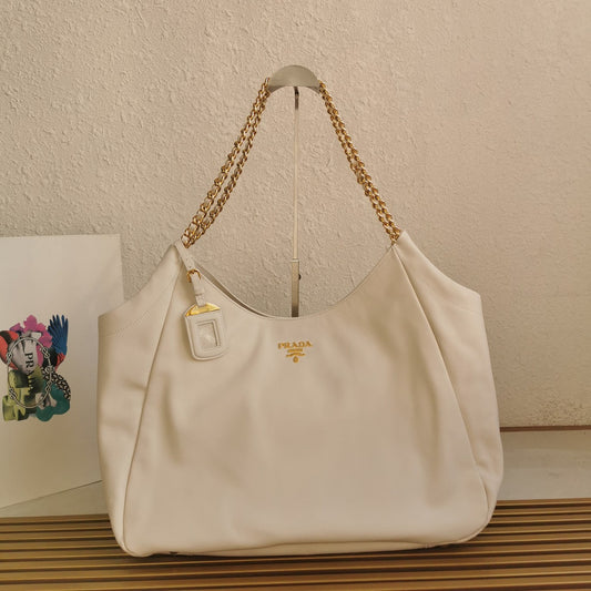 CHAIN TOTE 39 SOFT WHITE CALFSKIN mysite