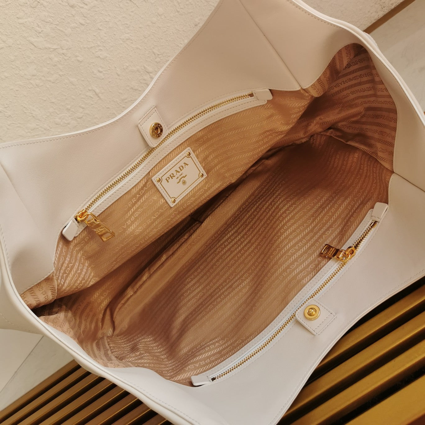 CHAIN TOTE 39 SOFT WHITE CALFSKIN mysite