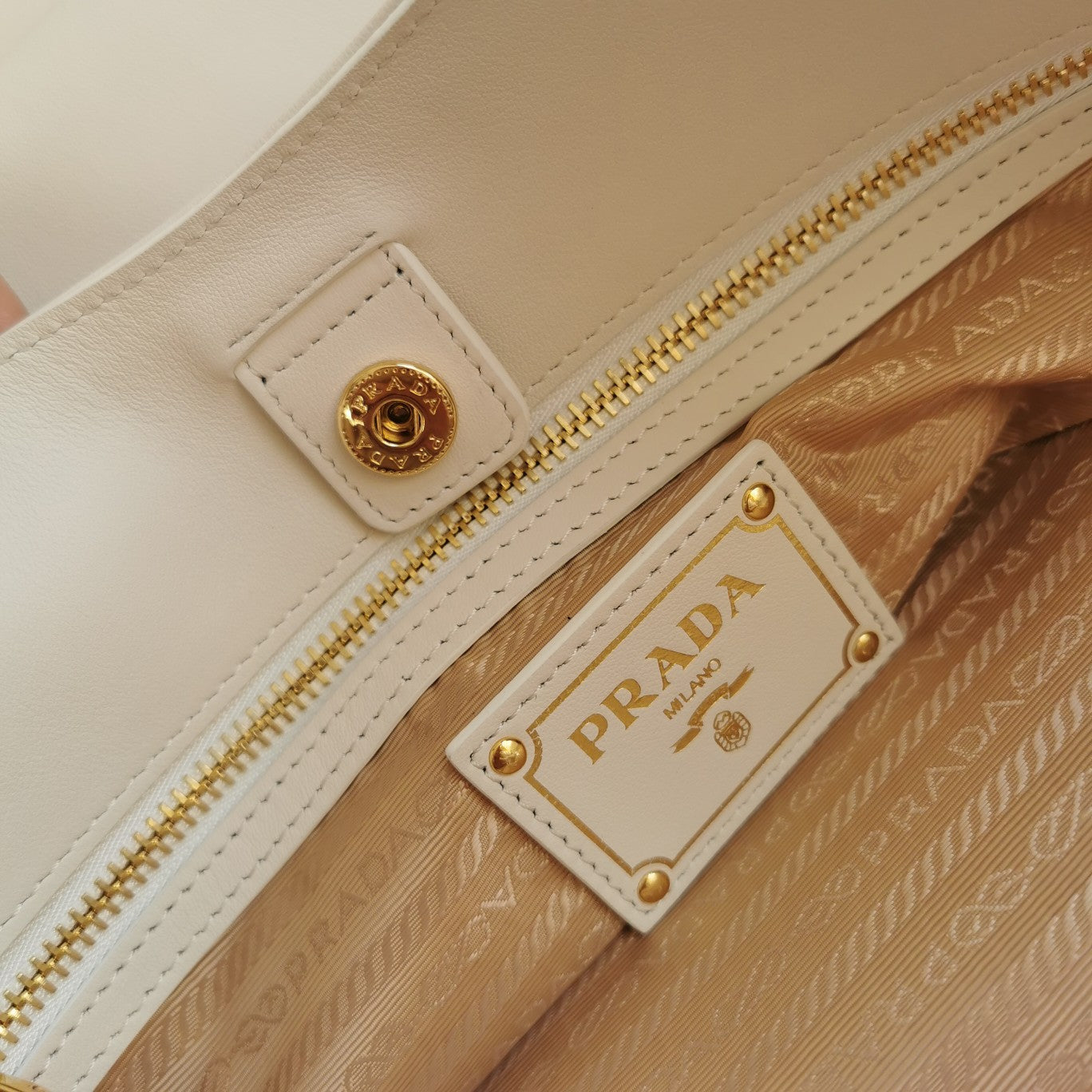 CHAIN TOTE 39 SOFT WHITE CALFSKIN mysite