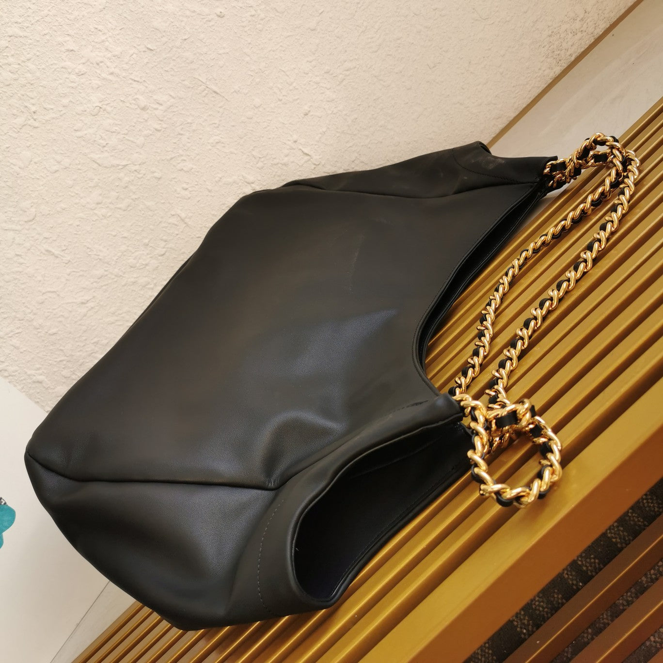 CHAIN TOTE 39 SOFT BLACK CALFSKIN mysite