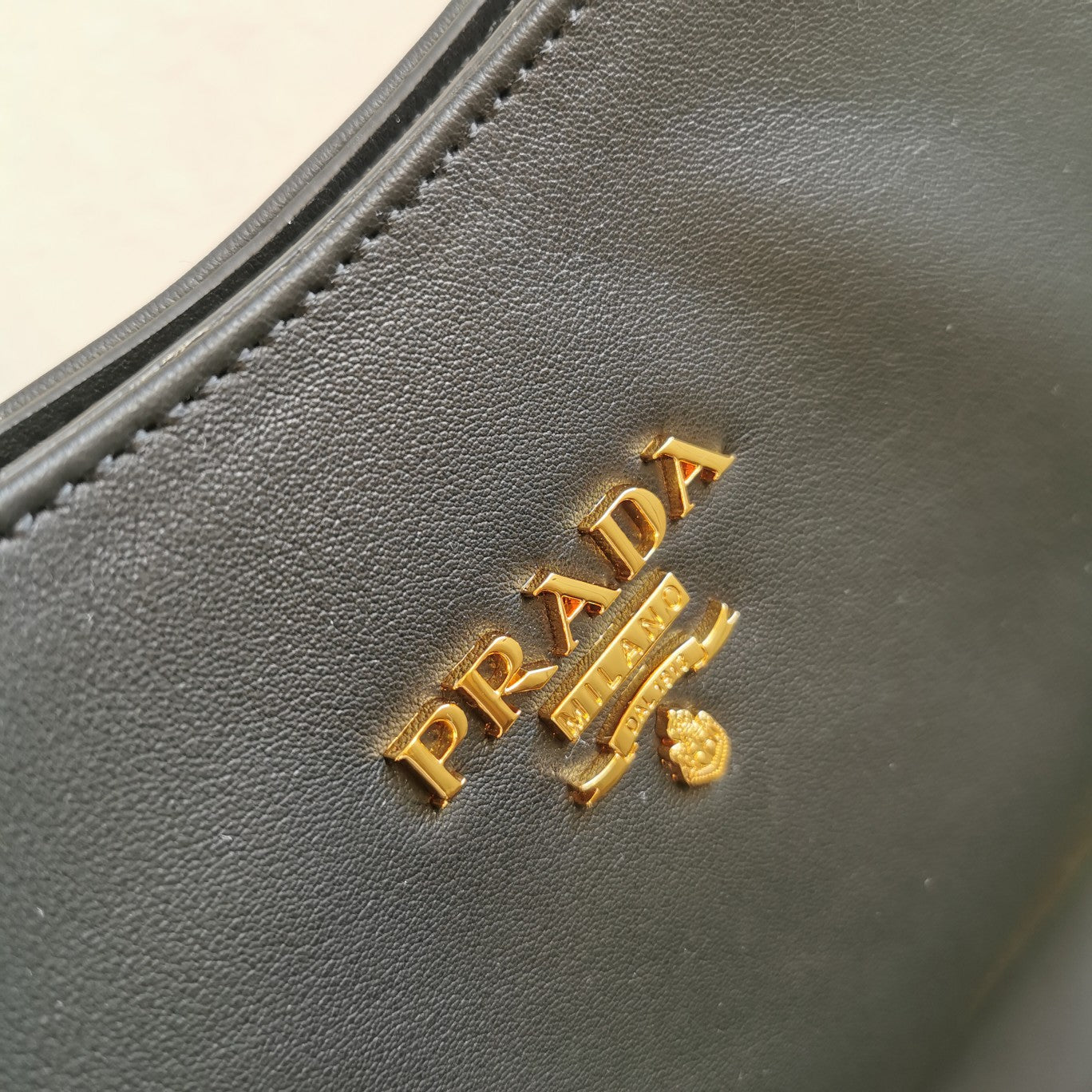 CHAIN TOTE 39 SOFT BLACK CALFSKIN mysite