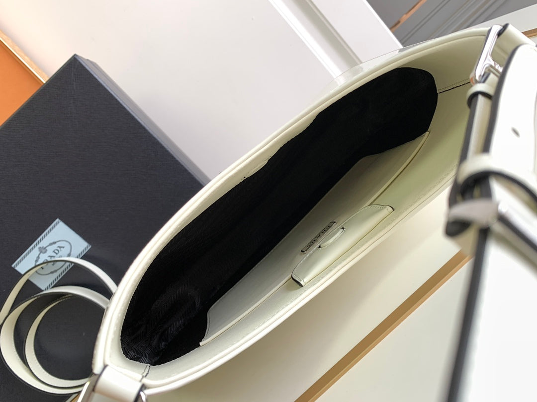 CLEO 30 WHITE BLACK BRUSHED LEATHER SHOULDER BAG mysite