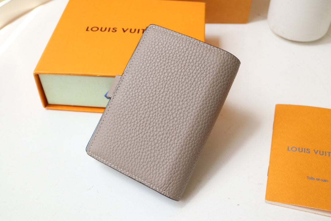 VERTICAL COMPACT WALLET GREY CAPUCINES mysite