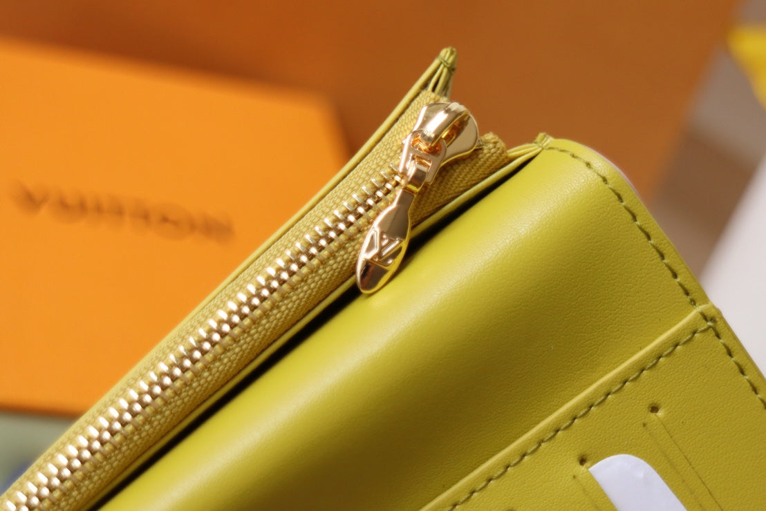 VERTICAL COMPACT WALLET PINK CAPUCINES mysite