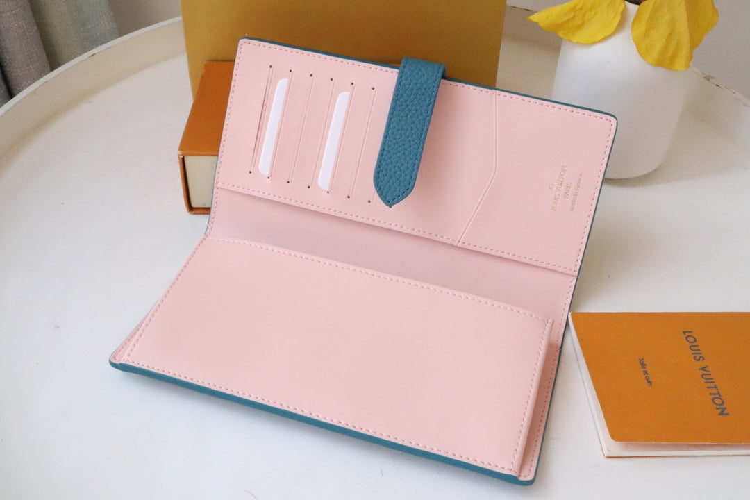 VERTICAL WALLET CAPUCINES CLOUD BLUE mysite