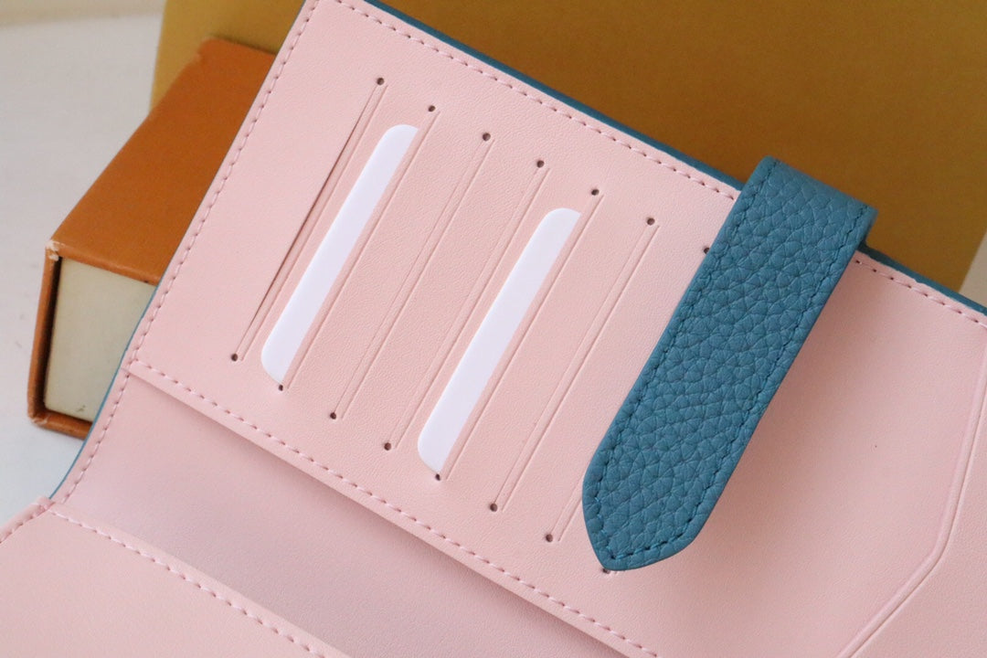 VERTICAL WALLET CAPUCINES CLOUD BLUE mysite