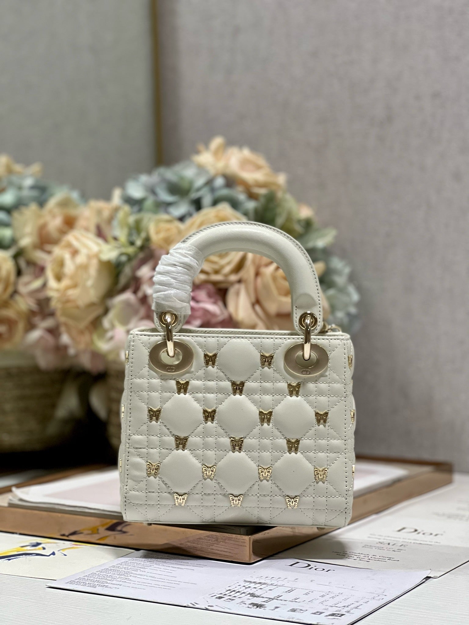 MINI LADY 17 BUTTERFLY STUD WHITE LAMBSKIN mysite