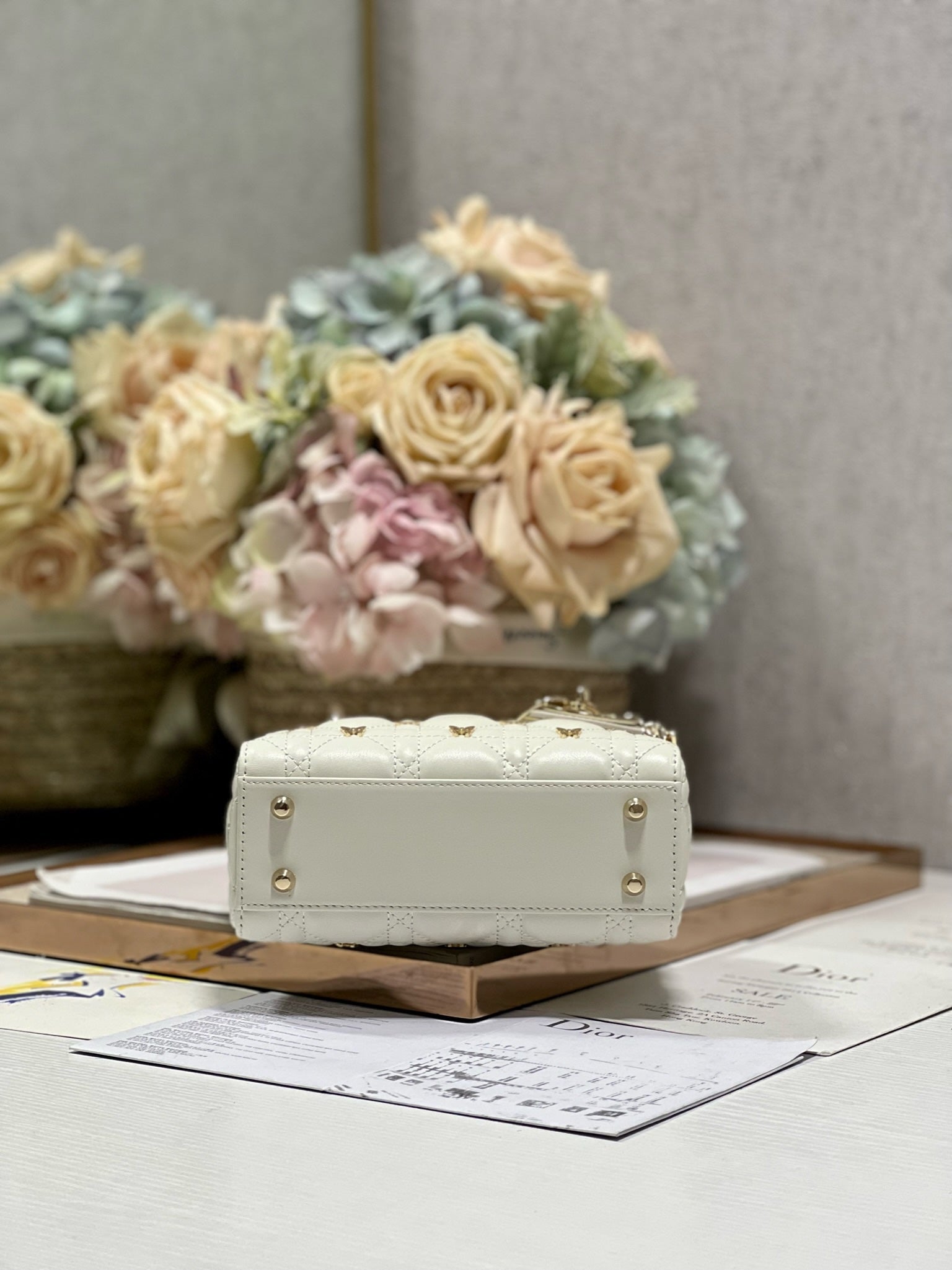 MINI LADY 17 BUTTERFLY STUD WHITE LAMBSKIN mysite