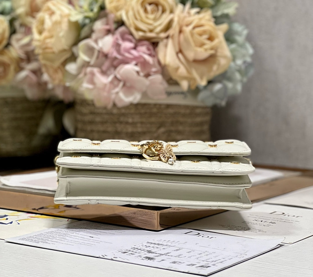 MISS LADY 21 BUTTERFLY STUD WHITE LAMBSKIN mysite