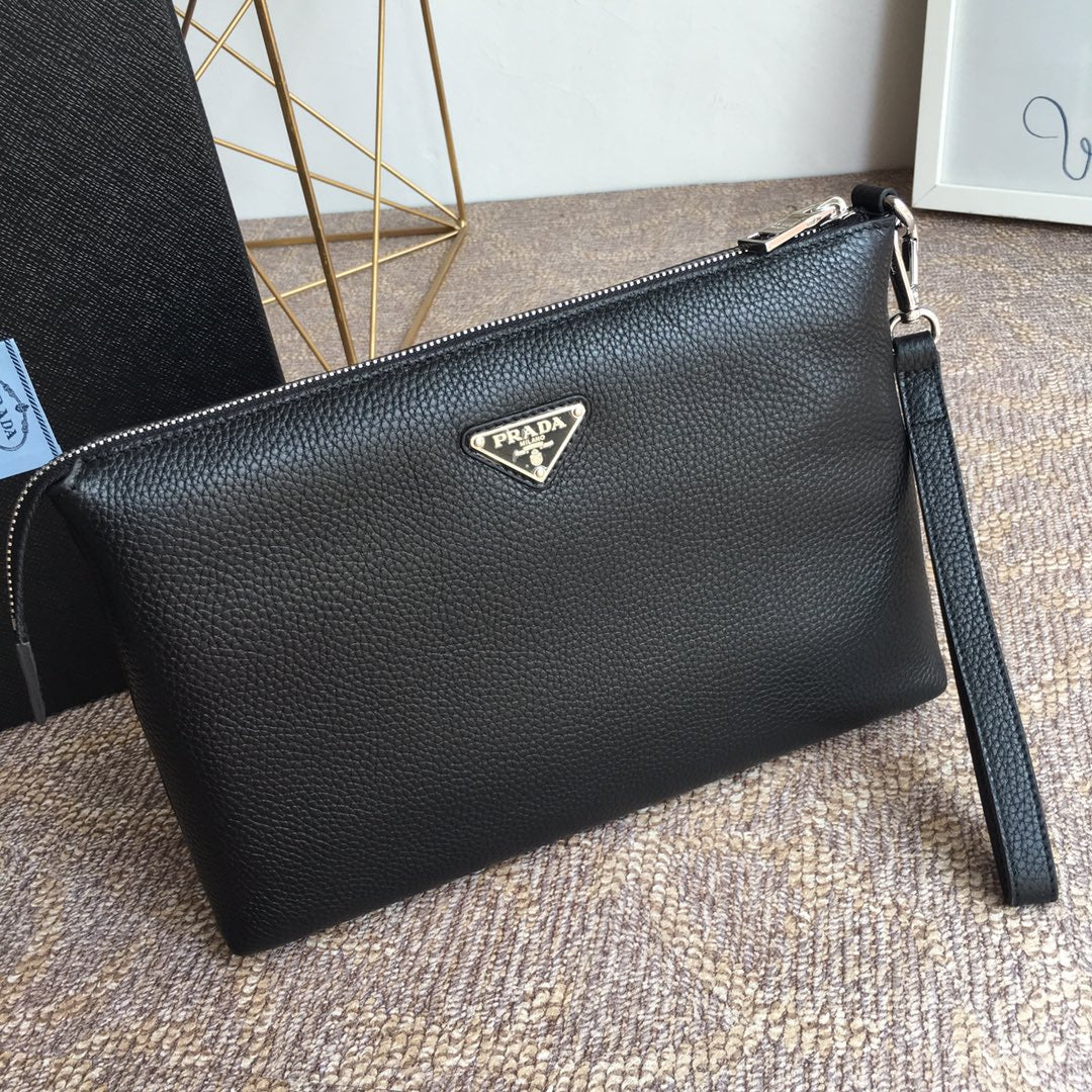 CLUTCH 29 IN BLACK GRAINED CALFSKIN SILVER HARDWARE mysite