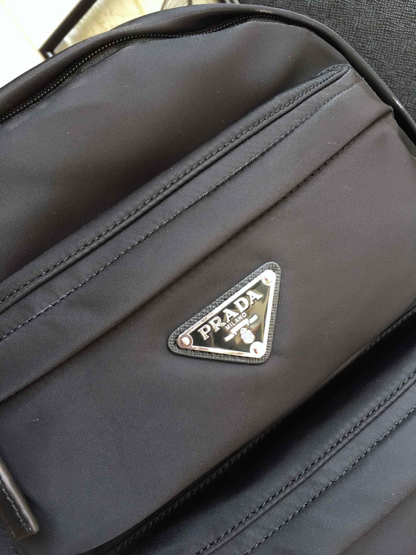 TRIANGLE LOGO BACKPACK 40 IN BLACK RE-NYLON mysite