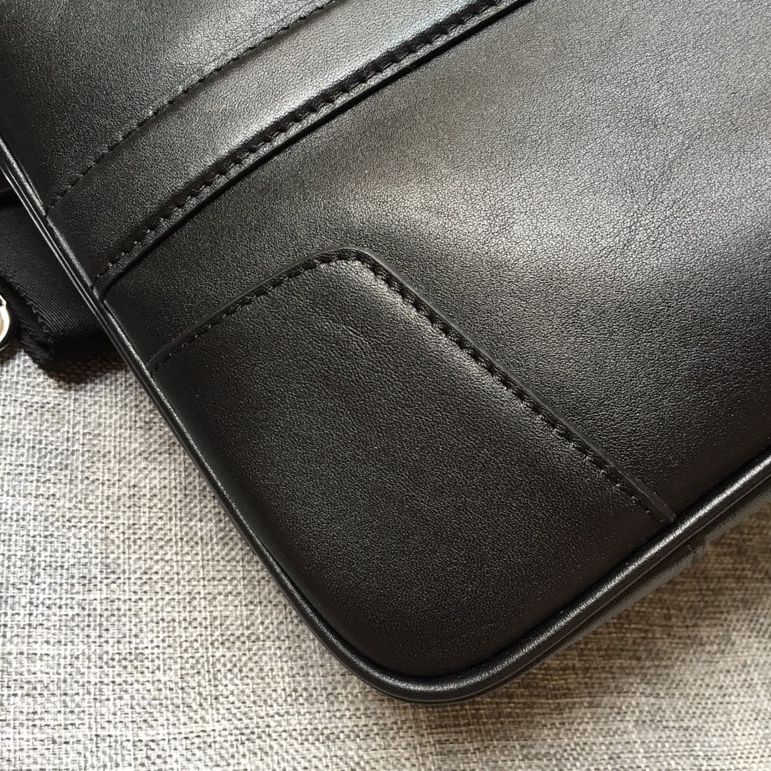 EMBOSSED LOGO BRIEFCASE 38 IN BLACK SMOOTH CALFSKIN mysite