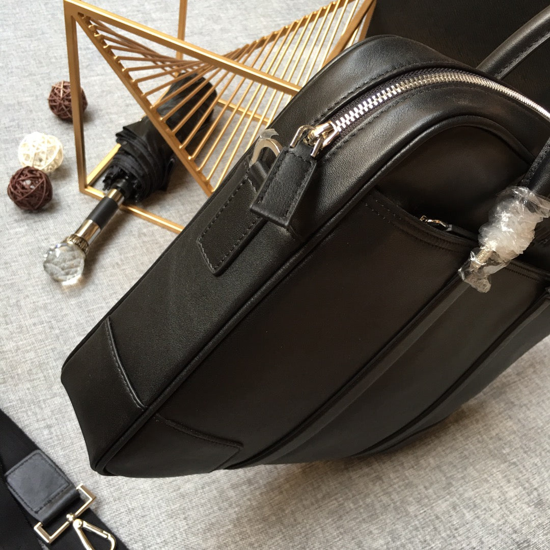 EMBOSSED LOGO BRIEFCASE 38 IN BLACK SMOOTH CALFSKIN mysite