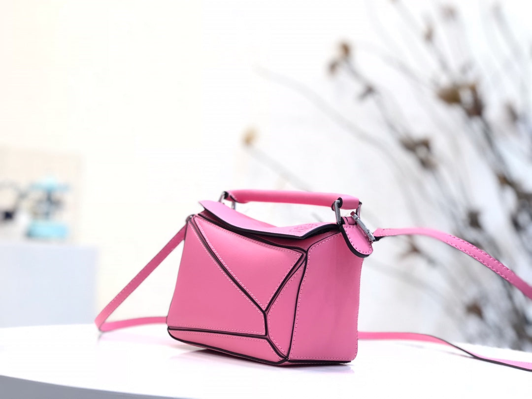 LOE MINI 18 PUZZLE BAG IN DEEP PINK CALFSKIN mysite