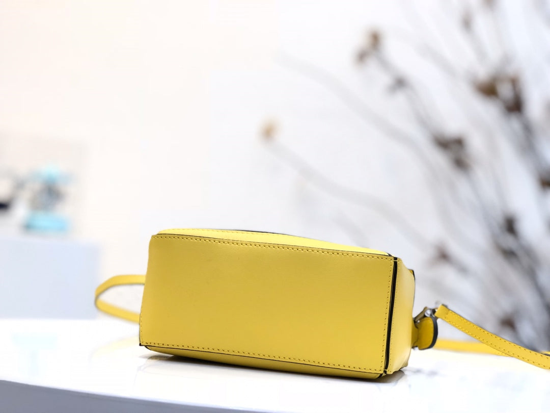 LOE MINI 18 PUZZLE BAG IN YELLOW CALFSKIN mysite