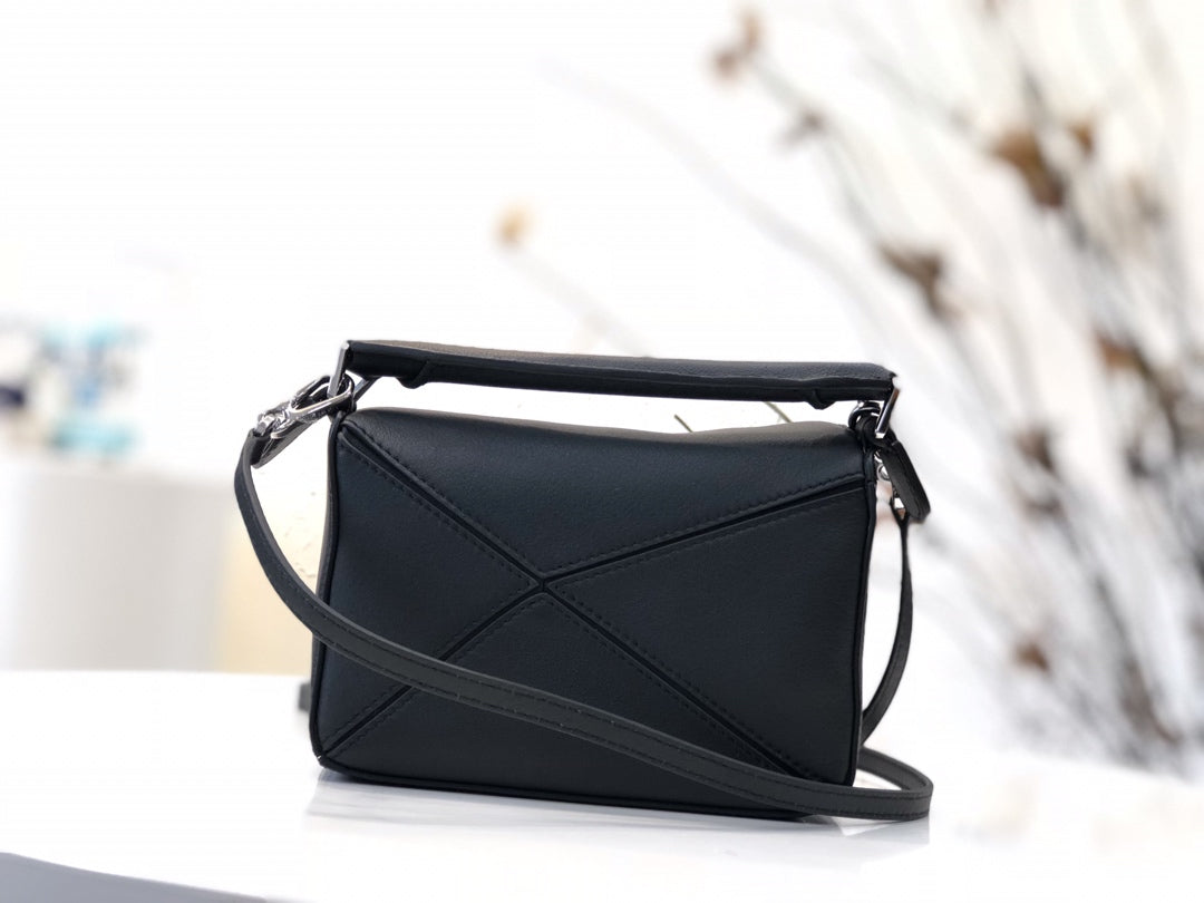 LOE MINI 18 PUZZLE BAG IN BLACK CALFSKIN mysite