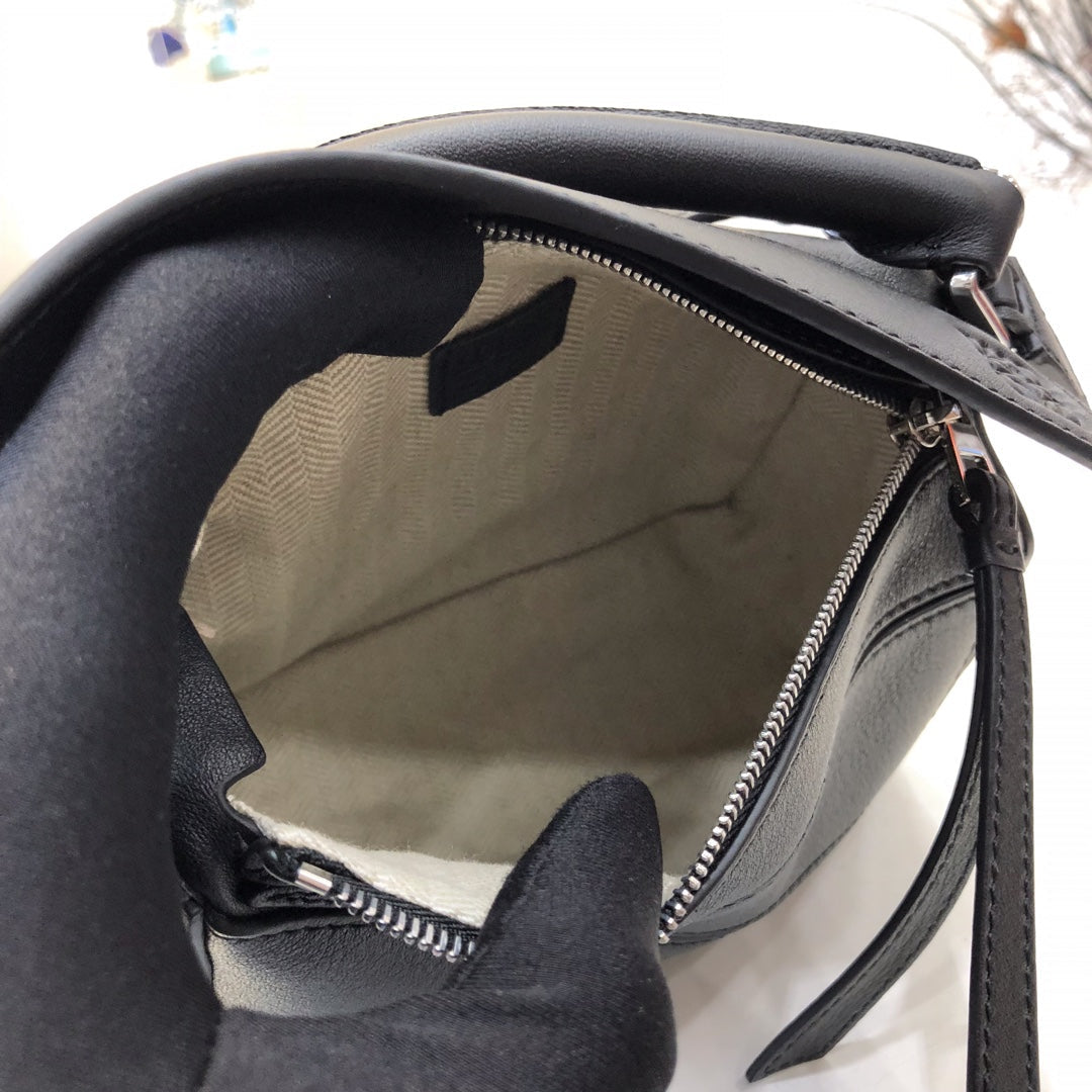 LOE MINI 18 PUZZLE BAG IN BLACK CALFSKIN mysite