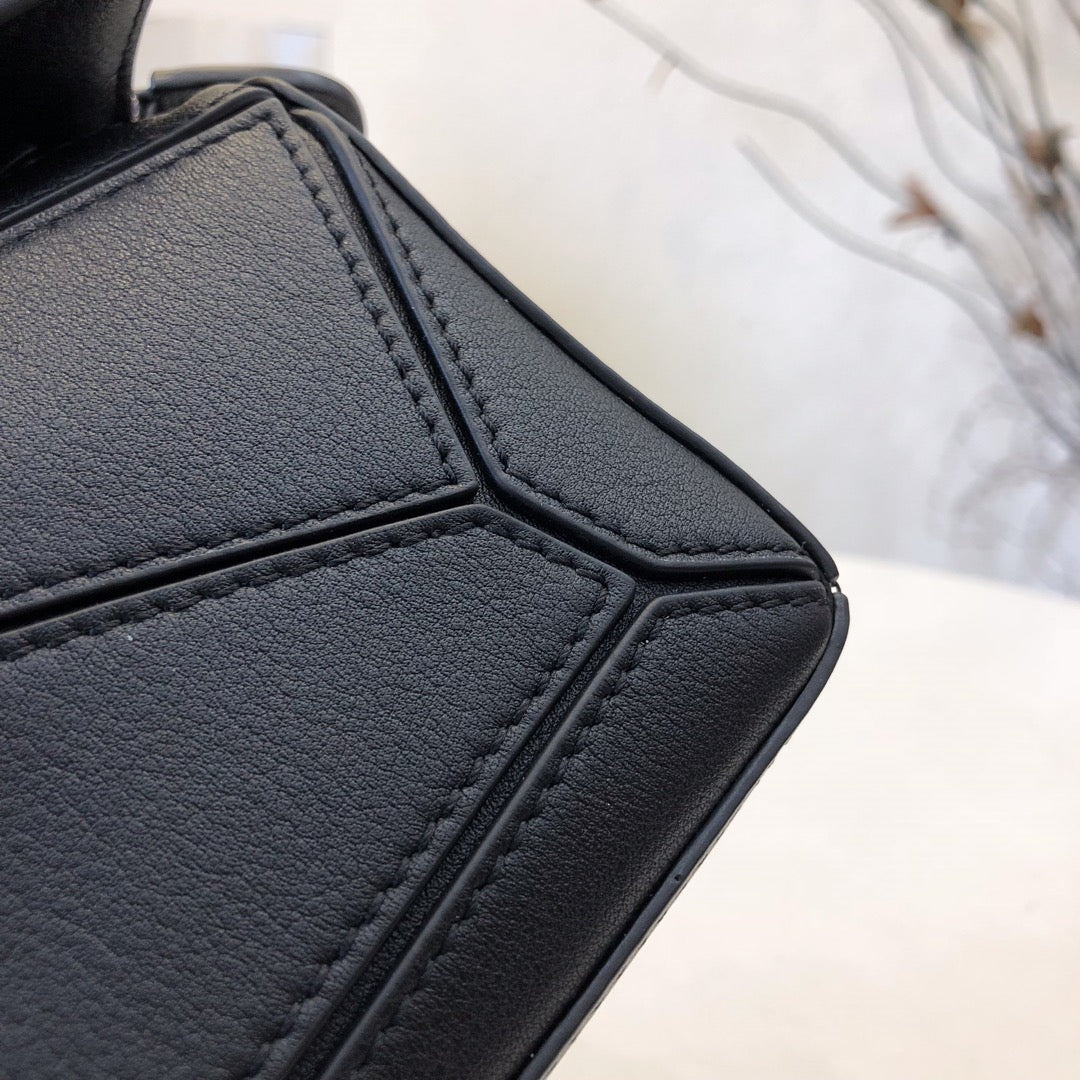 LOE MINI 18 PUZZLE BAG IN BLACK CALFSKIN mysite