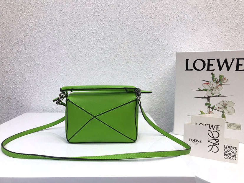 LOE MINI 18 PUZZLE BAG IN EMERALD GREEN CALFSKIN mysite