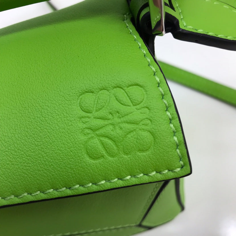 LOE MINI 18 PUZZLE BAG IN EMERALD GREEN CALFSKIN mysite