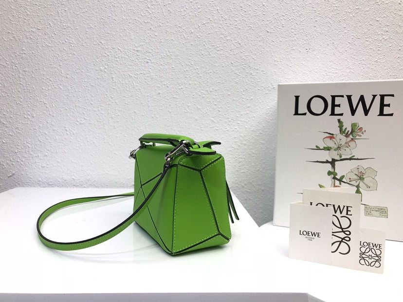 LOE MINI 18 PUZZLE BAG IN EMERALD GREEN CALFSKIN mysite